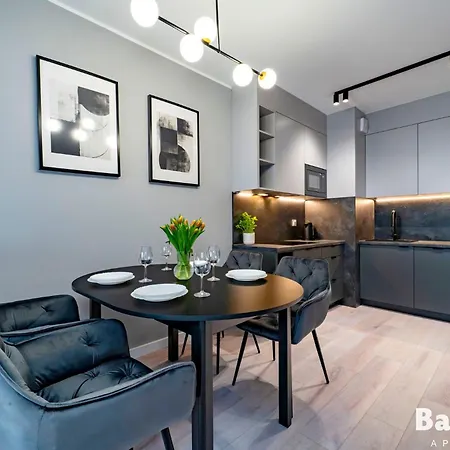 Balticon Kasprowicza Parking Inclusive 아파트