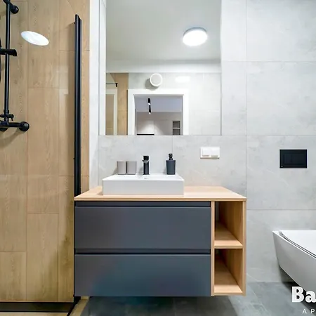 Balticon Kasprowicza Parking Inclusive 아파트