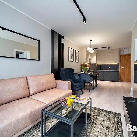 Balticon Kasprowicza Parking Inclusive 아파트